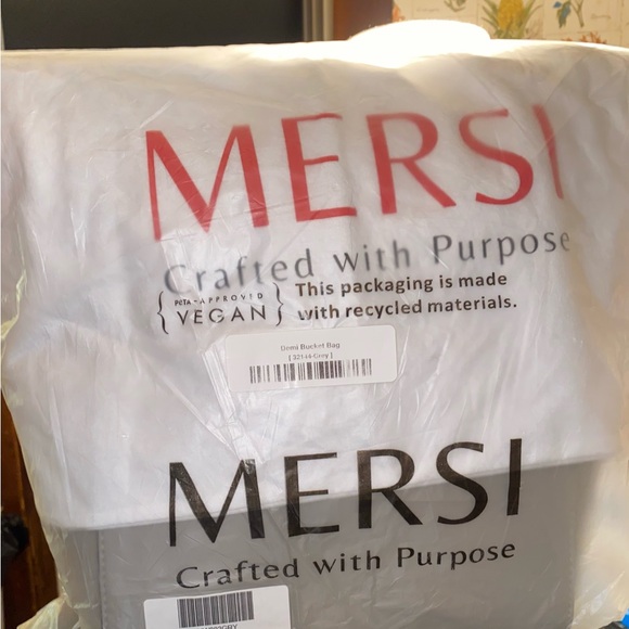 Mersi Demi Bucket Crossbody Bag Brand New Sold Out! - Picture 4 of 8